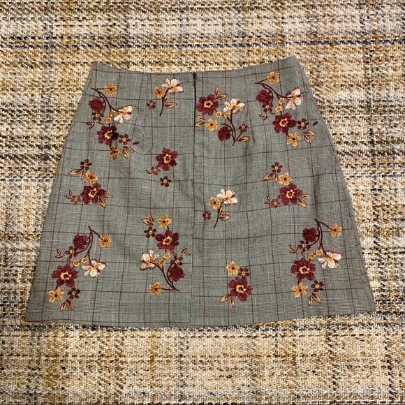 New Look floral embroidered mini skirt - Picture 3 of 3